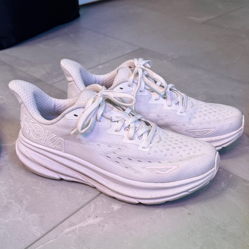 HOKA Clifton 9 Women's White Running Shoes size 9